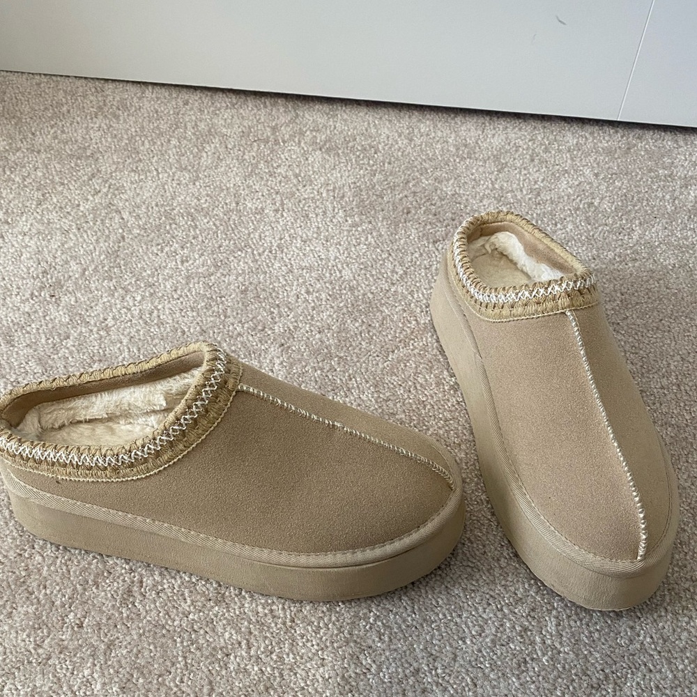 Talulah Tazza Platform 
Cozy Tan Slip-On Women's Shoes
Size 10